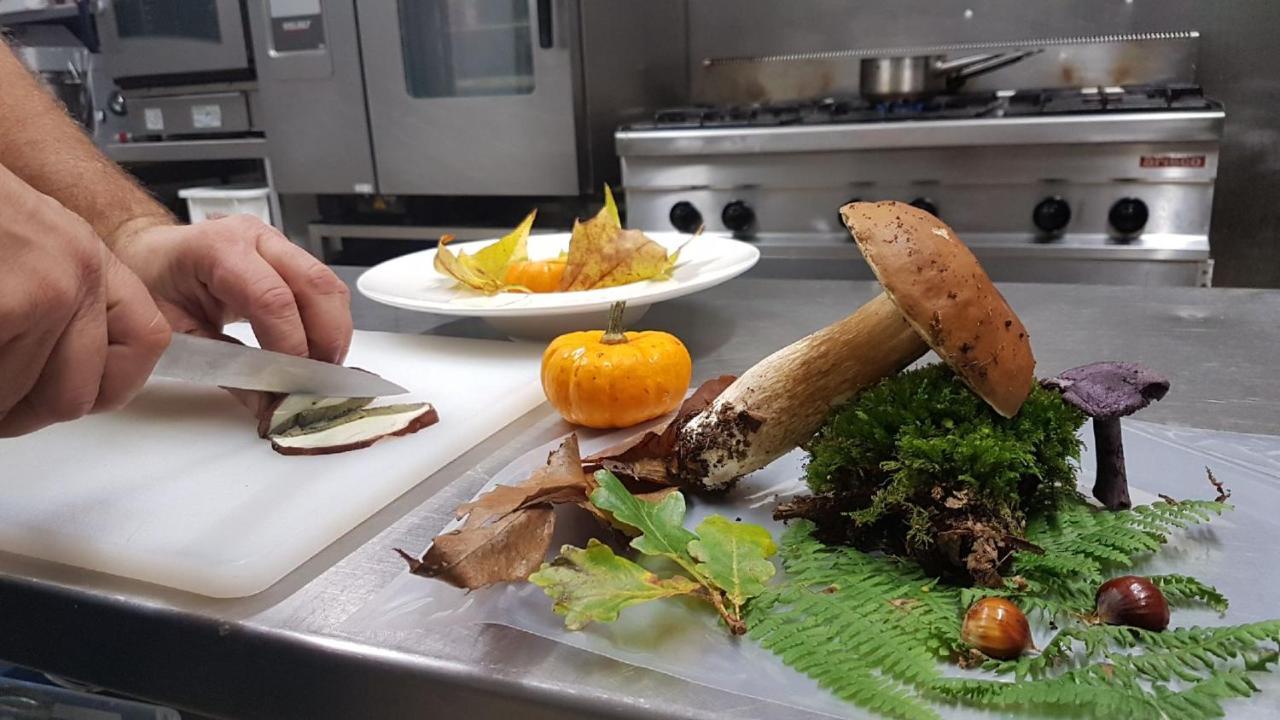 Logis - Hostellerie & Restaurant Du Marche Le Cateau-Cambresis 외부 사진