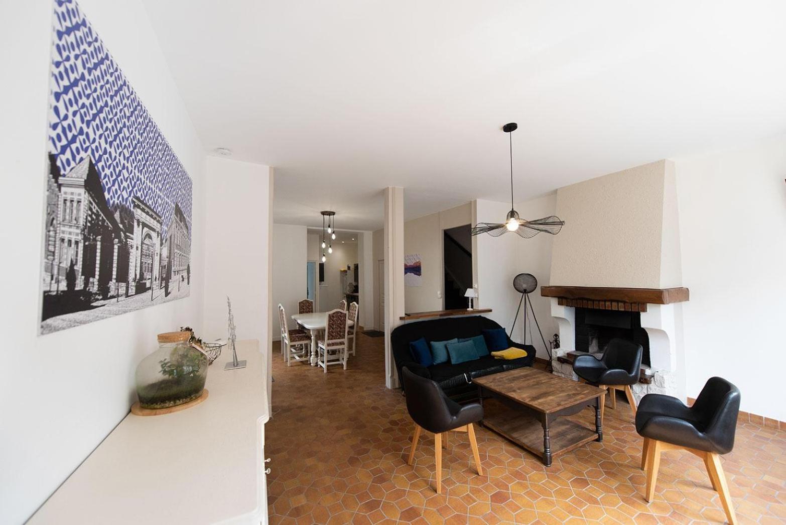 Logis - Hostellerie & Restaurant Du Marche Le Cateau-Cambresis 외부 사진