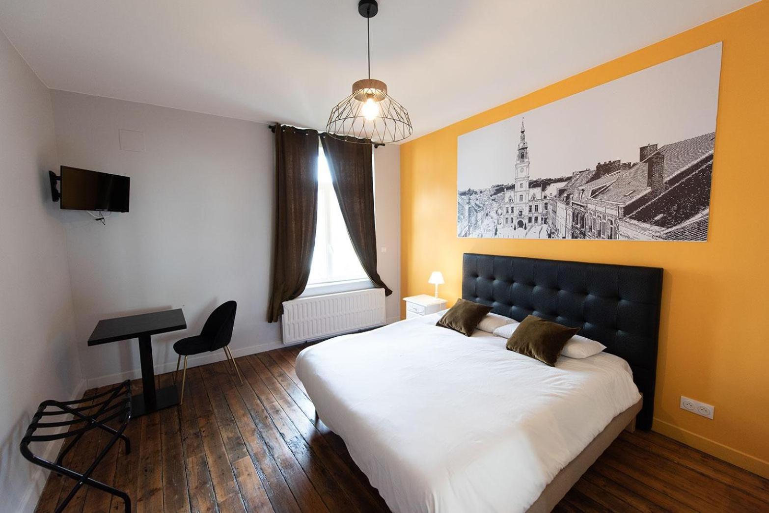 Logis - Hostellerie & Restaurant Du Marche Le Cateau-Cambresis 외부 사진