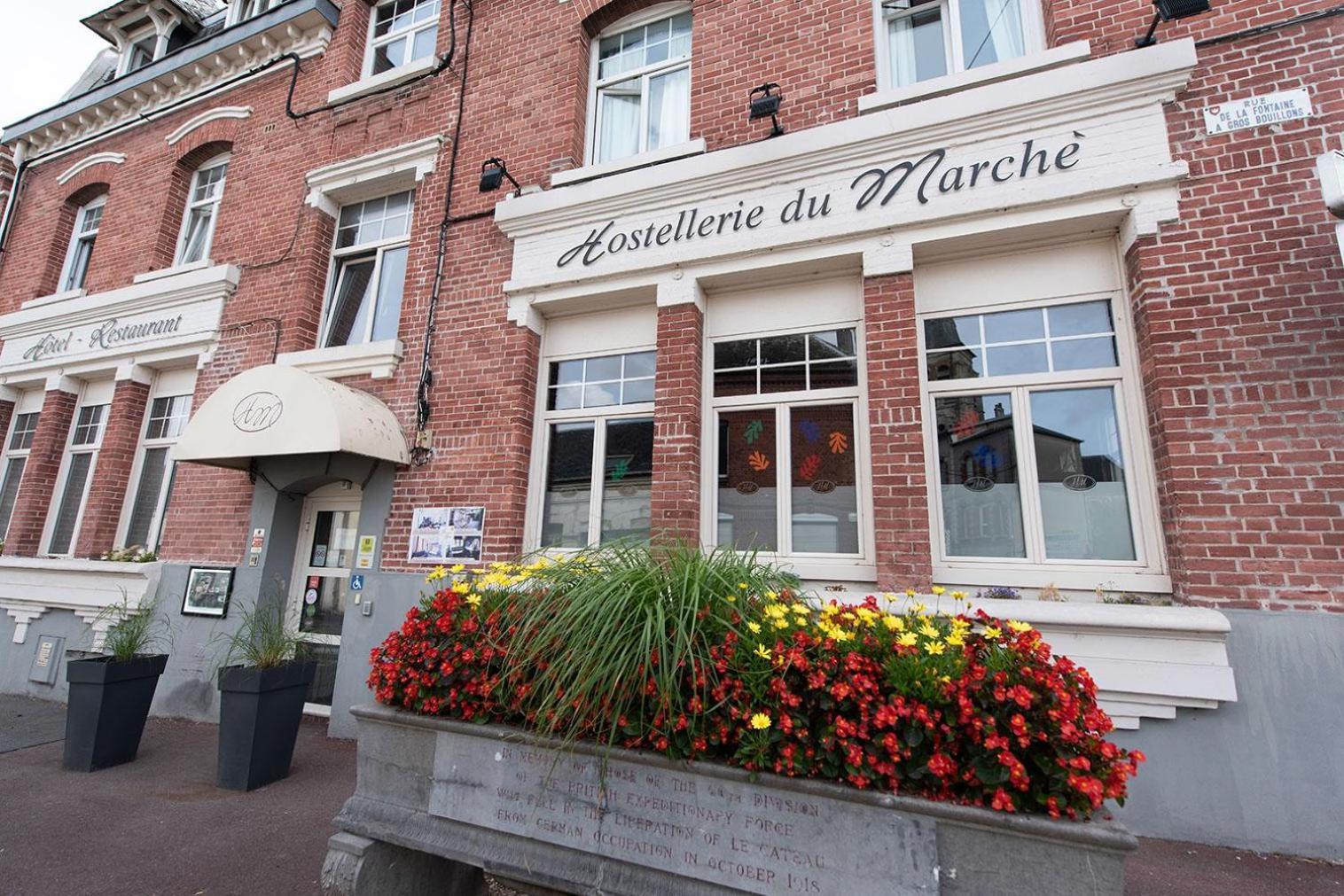Logis - Hostellerie & Restaurant Du Marche Le Cateau-Cambresis 외부 사진