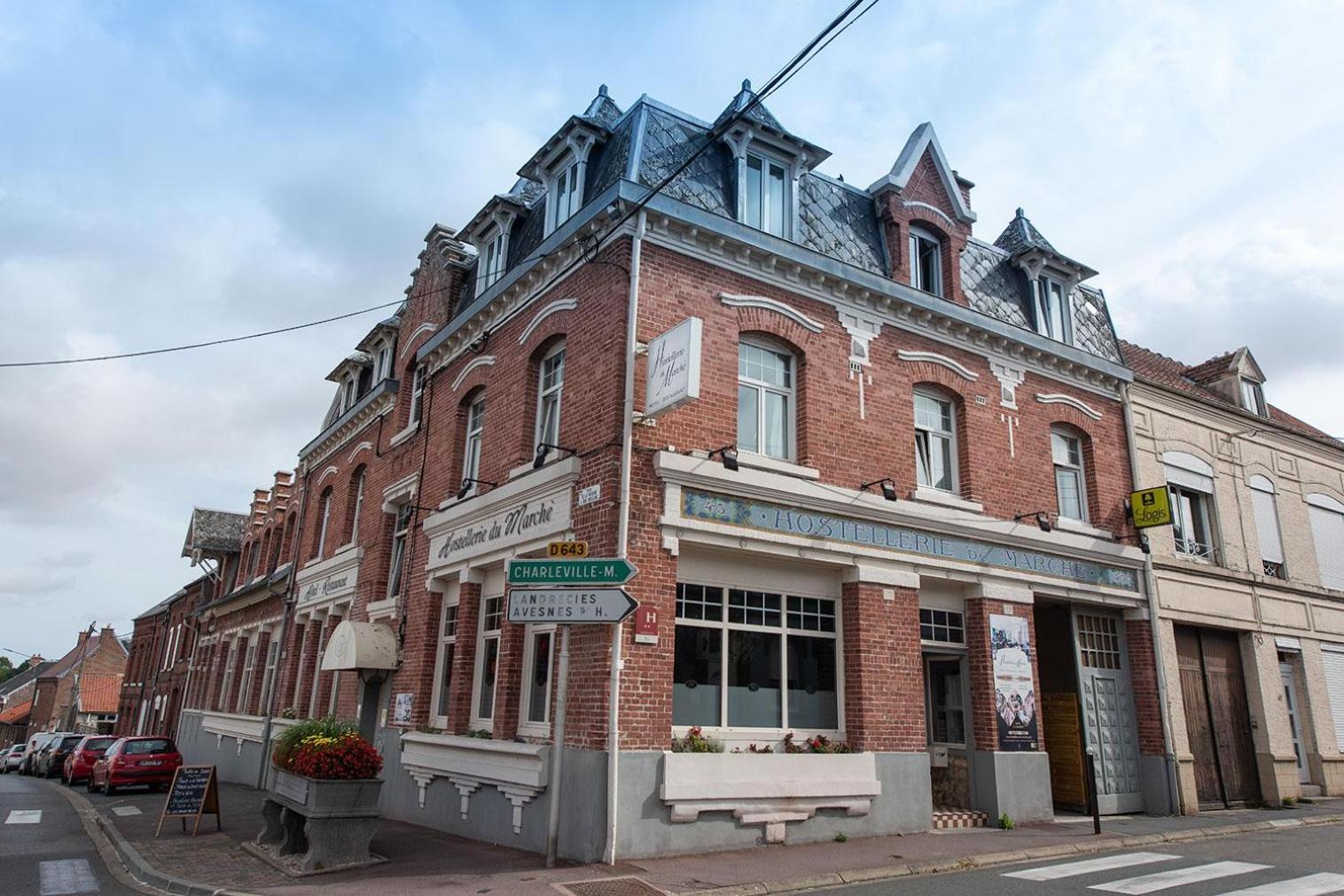 Logis - Hostellerie & Restaurant Du Marche Le Cateau-Cambresis 외부 사진