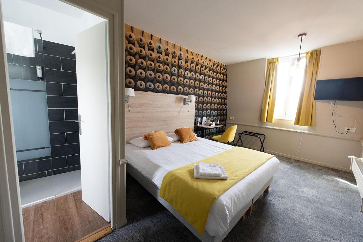Logis - Hostellerie & Restaurant Du Marche Le Cateau-Cambresis 외부 사진