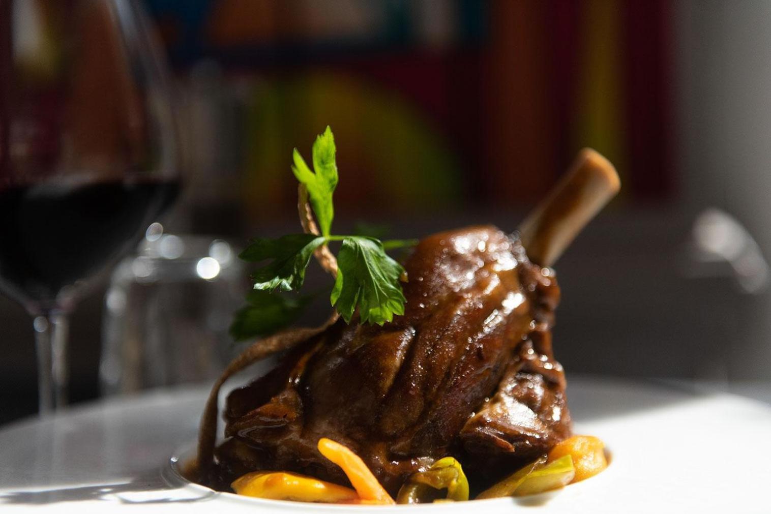 Logis - Hostellerie & Restaurant Du Marche Le Cateau-Cambresis 외부 사진