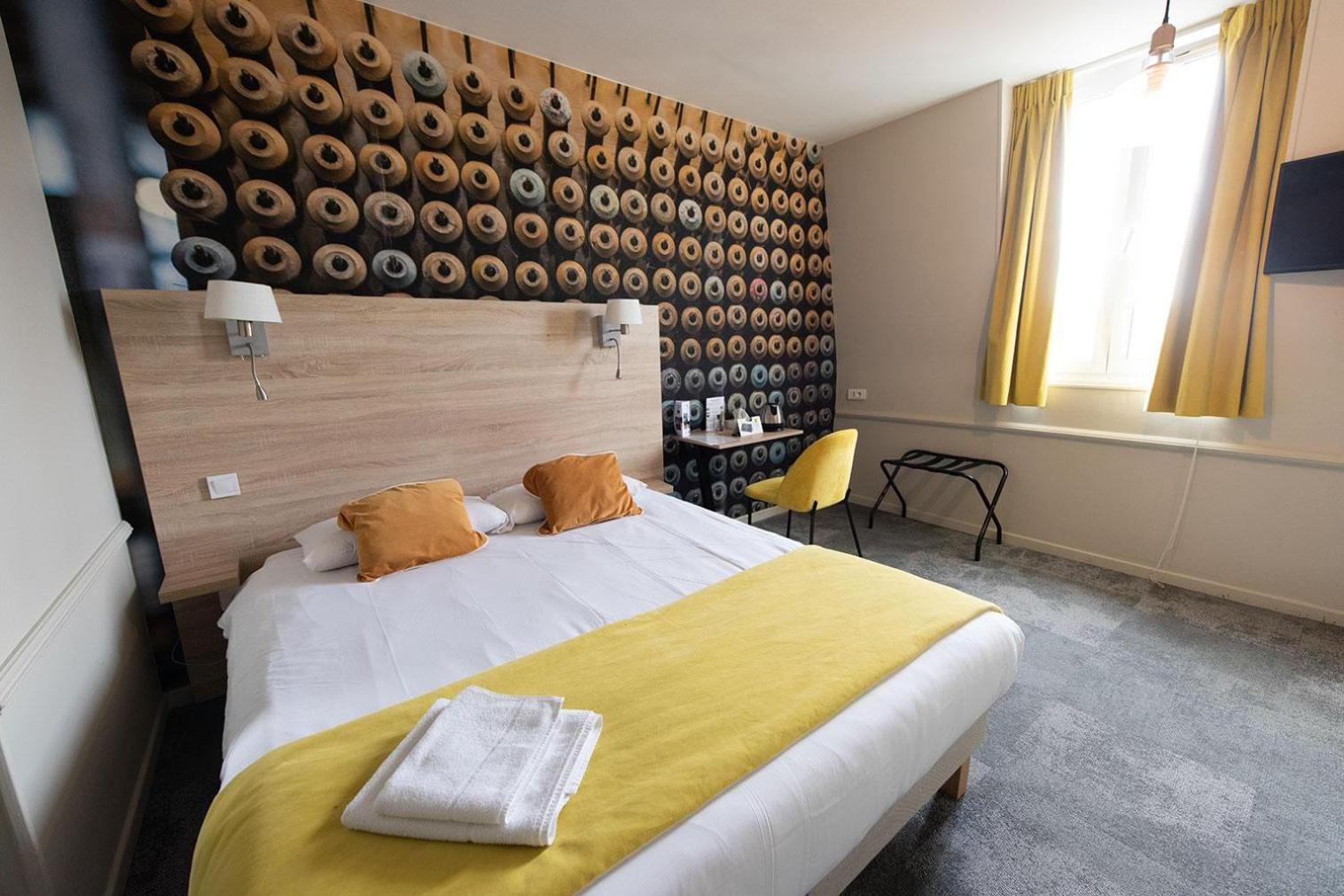 Logis - Hostellerie & Restaurant Du Marche Le Cateau-Cambresis 외부 사진