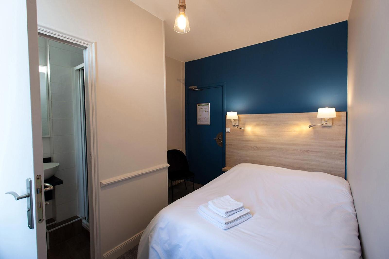 Logis - Hostellerie & Restaurant Du Marche Le Cateau-Cambresis 외부 사진